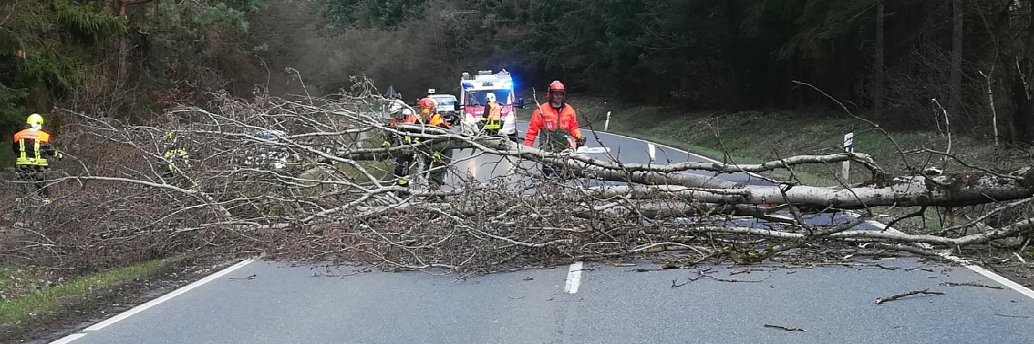 Sturmtief Eberhard hält Feuerwehr in Atem