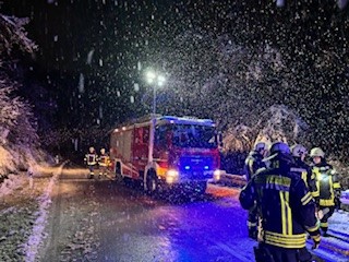 Massive Schneefälle fordern die Feuerwehr